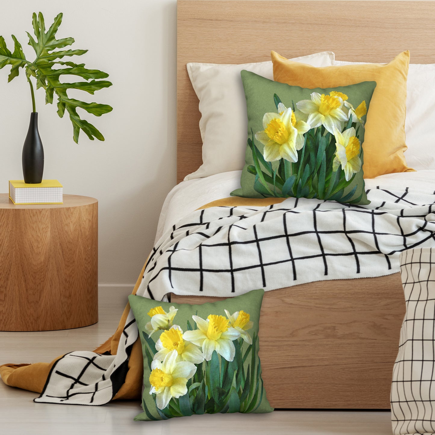 Set of 2 Daffodil Designer Pillows, 18"x18"